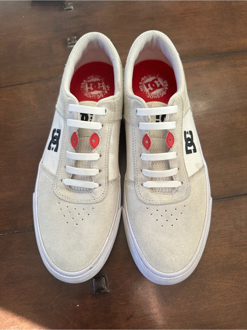DC Men's cream/off white Suede Skate Sneakers with Red Accents - Mens size 8.5